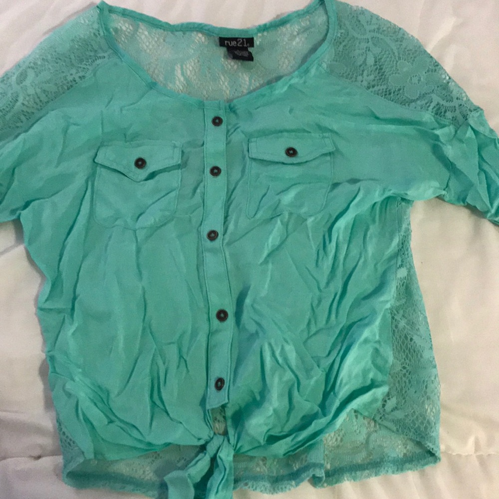 Lacy 3/4th teal shirt.
